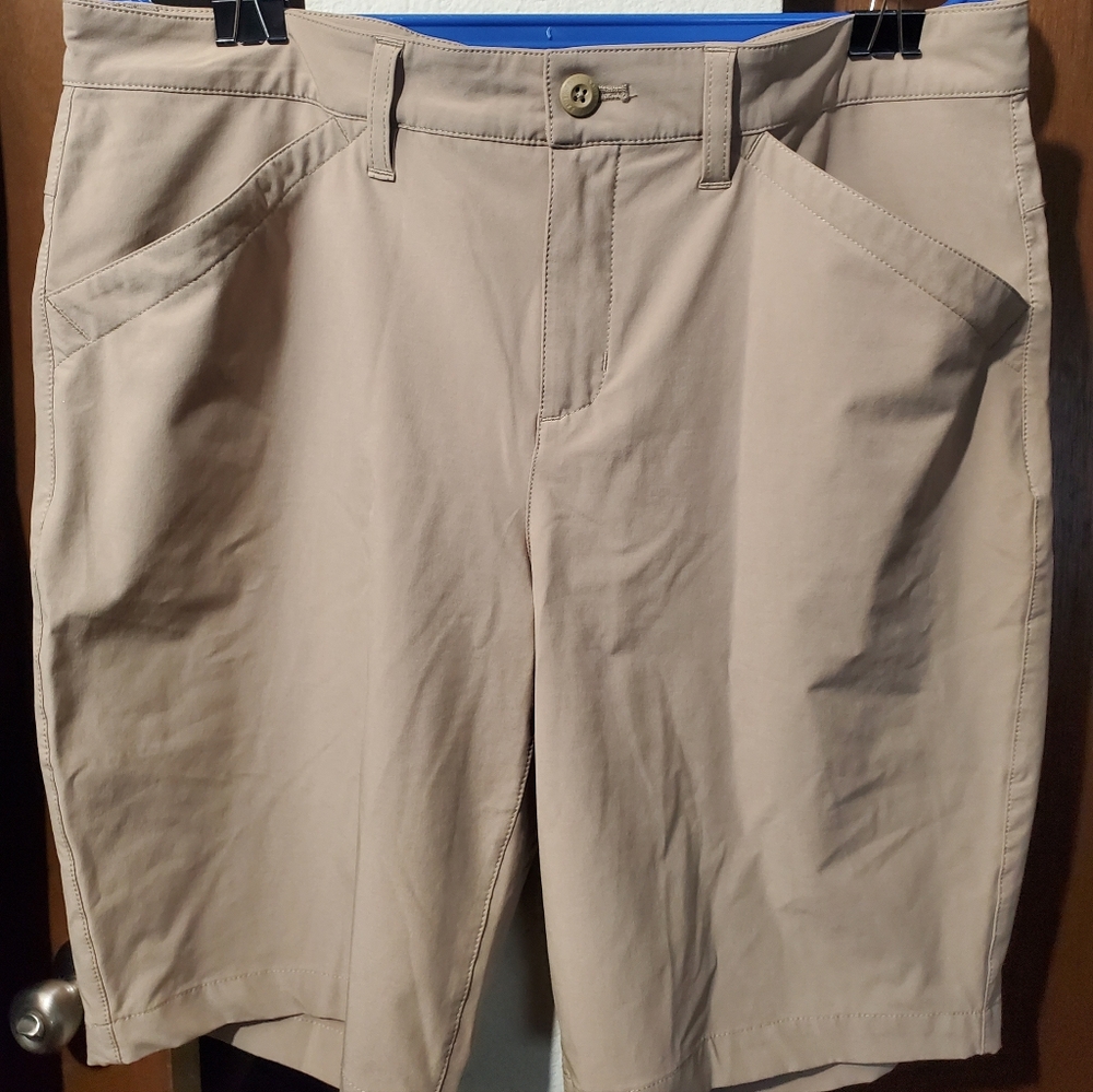 Eddie Bauer Bermuda Shorts Womens Sz 14 Khaki Outdoor Activewear Hiking Walking